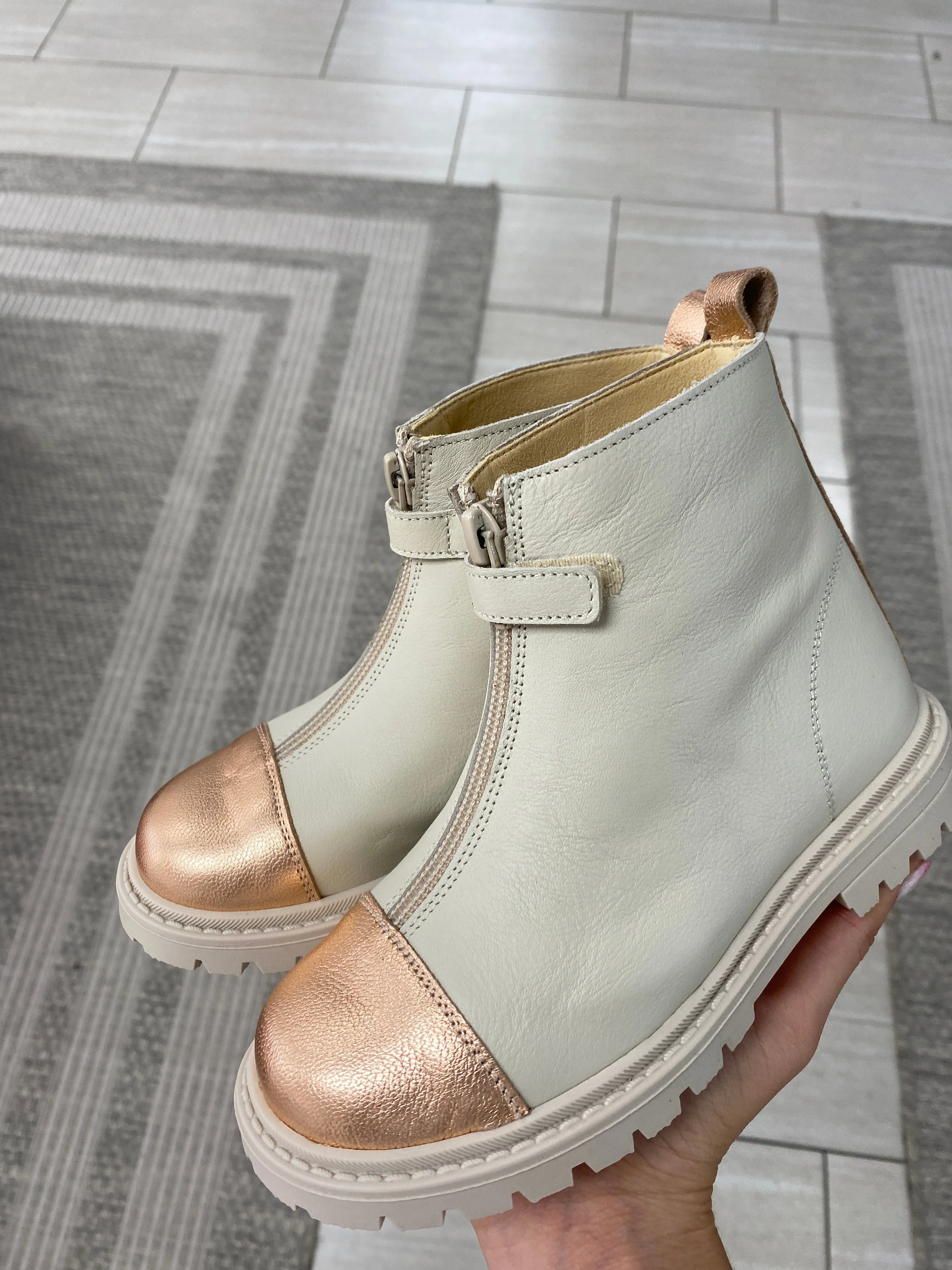 Andanines Cream and Rose Gold Zipper Boot