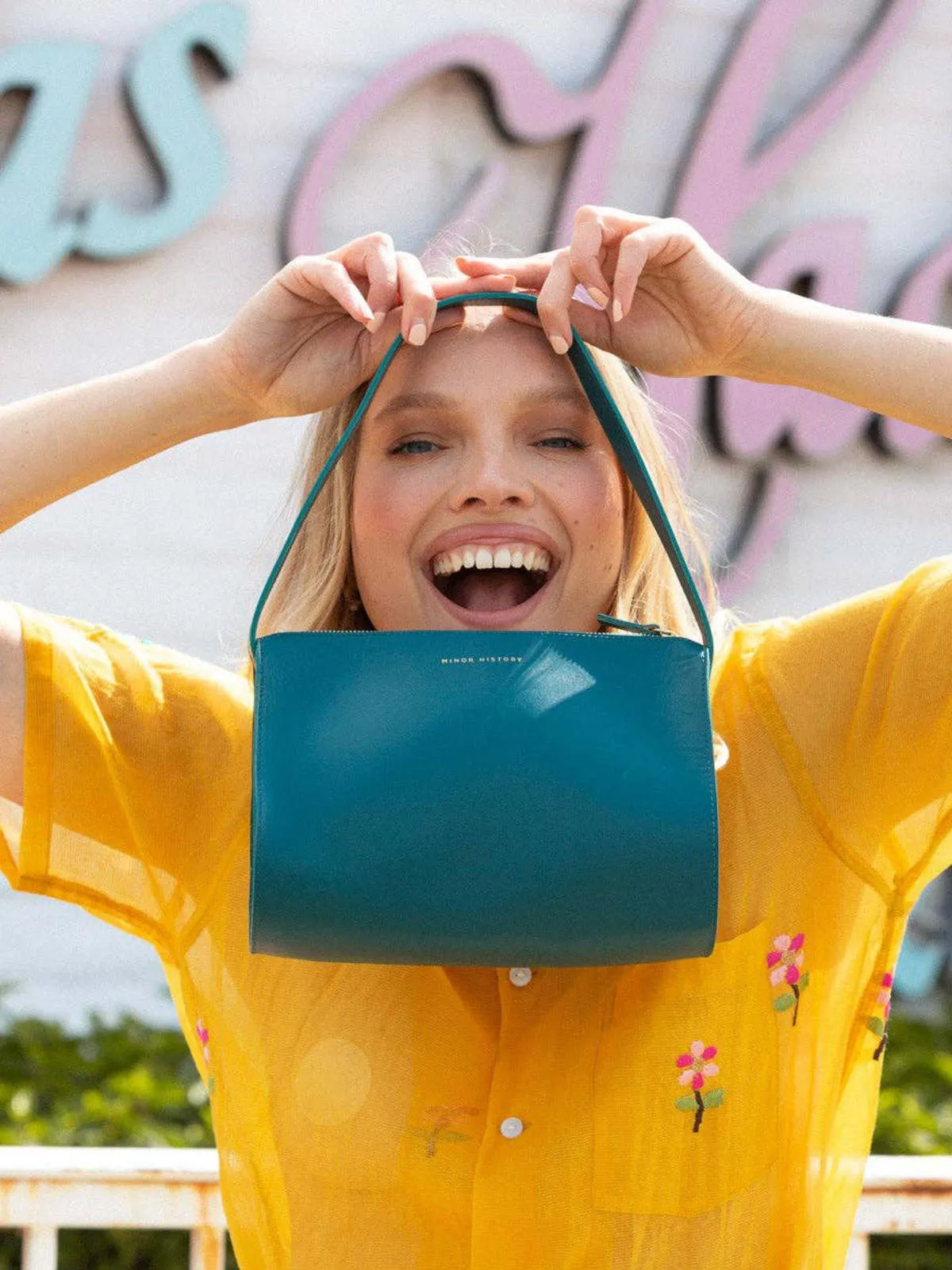The Hug Shoulder Bag - Dawn